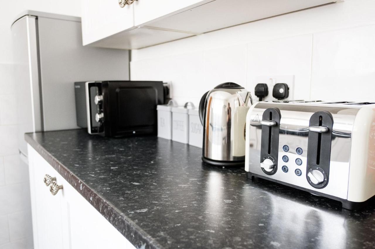 Stay Comfortable-City Centre Location- Sleeps Up To 9 Stoke-on-Trent Exterior foto