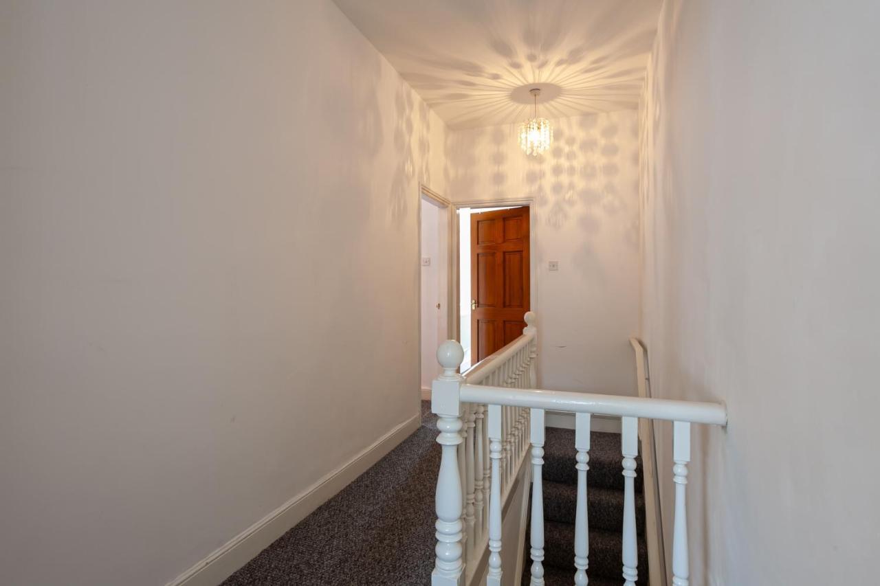 Stay Comfortable-City Centre Location- Sleeps Up To 9 Stoke-on-Trent Exterior foto