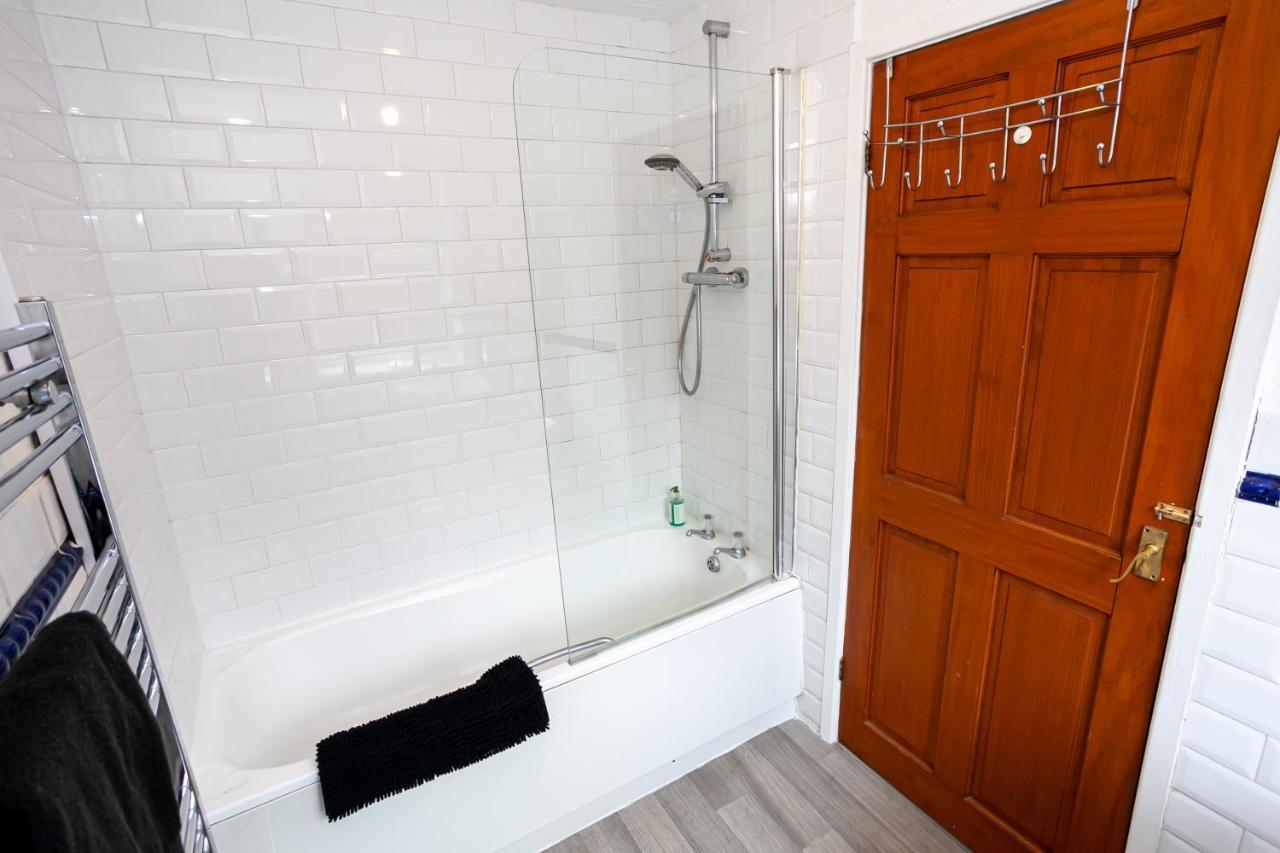 Stay Comfortable-City Centre Location- Sleeps Up To 9 Stoke-on-Trent Exterior foto