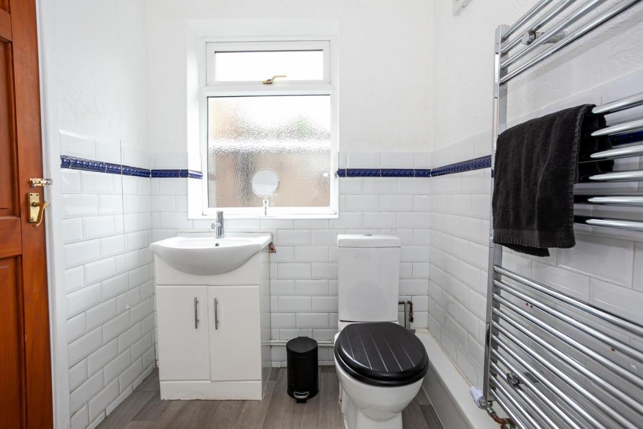 Stay Comfortable-City Centre Location- Sleeps Up To 9 Stoke-on-Trent Exterior foto