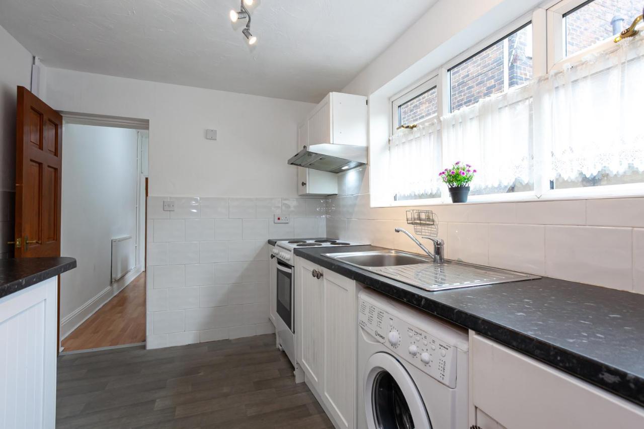 Stay Comfortable-City Centre Location- Sleeps Up To 9 Stoke-on-Trent Exterior foto