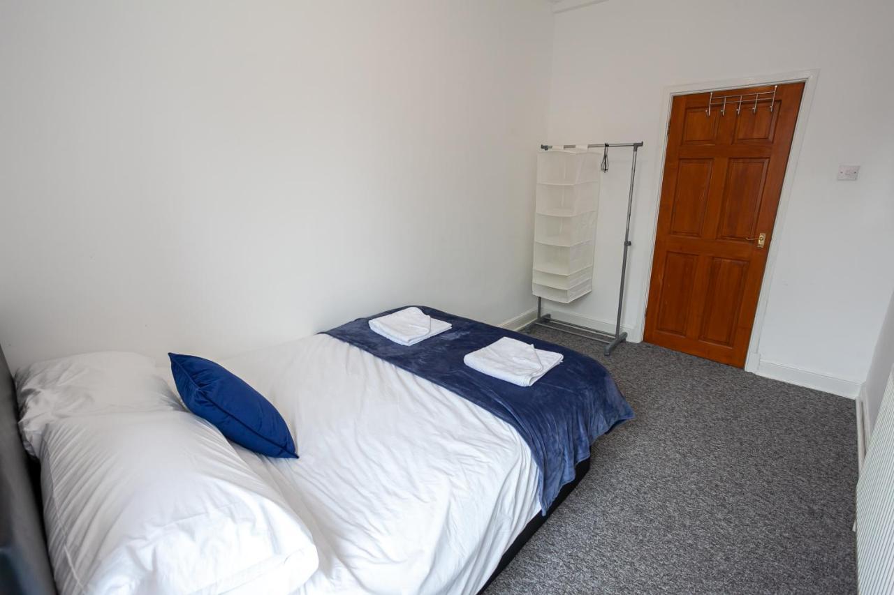 Stay Comfortable-City Centre Location- Sleeps Up To 9 Stoke-on-Trent Exterior foto
