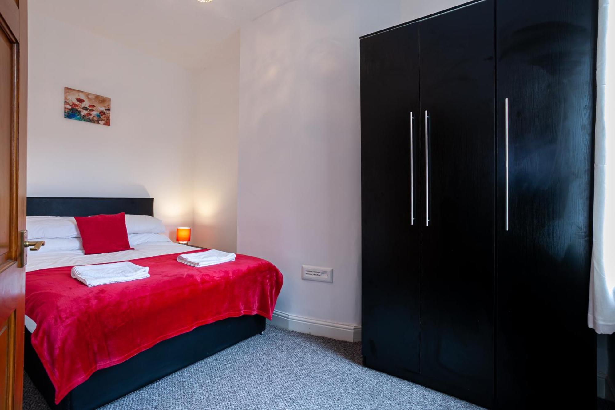 Stay Comfortable-City Centre Location- Sleeps Up To 9 Stoke-on-Trent Exterior foto